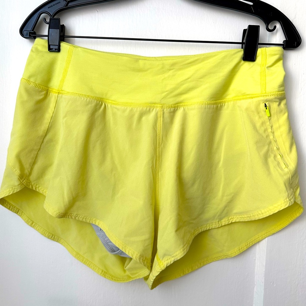 Outdoor Voices Hudson 4” shorts in yellow, size L